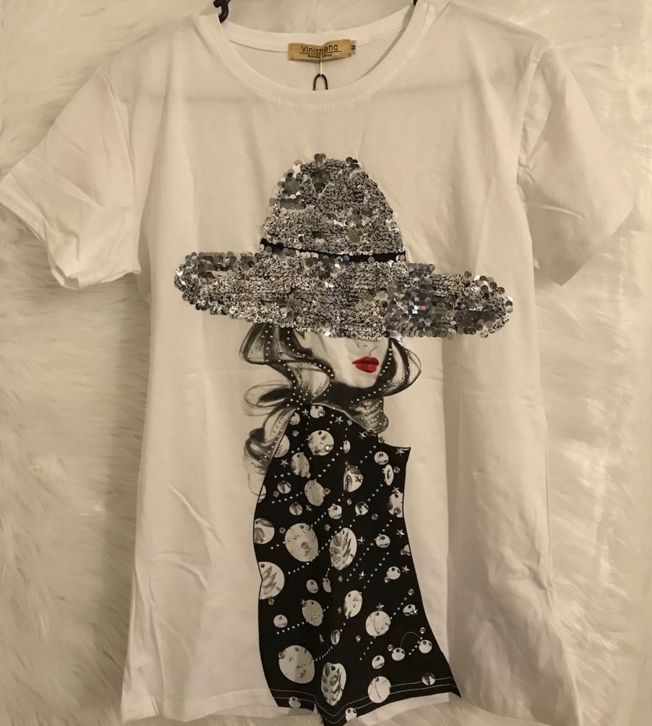 Vinizbena Lady with Hat Blouse