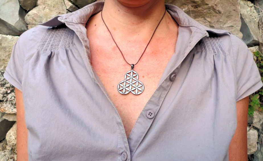 Miniature : boucle d'oreille triple graine de vie platinium