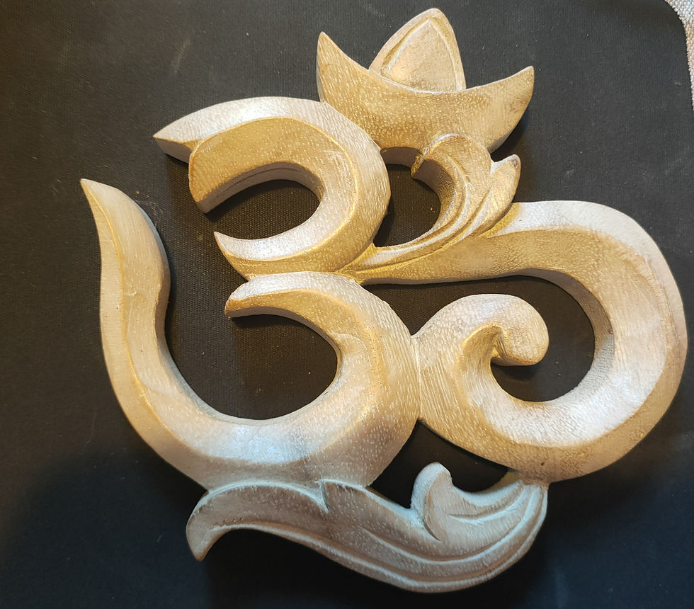 Miniature : Om en bois de suar scupte main. H 15 cm