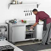 Producto: Refrigerador de encimera de dos puertas de 48" con protector contra salpicadura.

