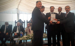 Noor Alam Kha presenting awards