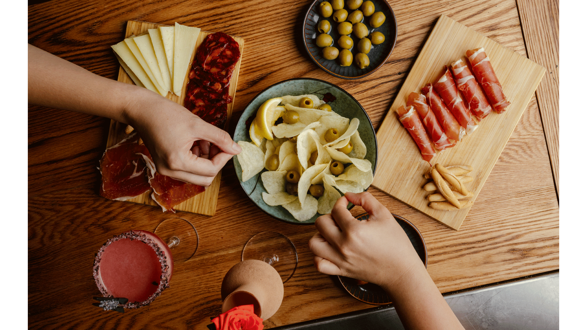 Lola-Snacks-for-sharing-web.gif