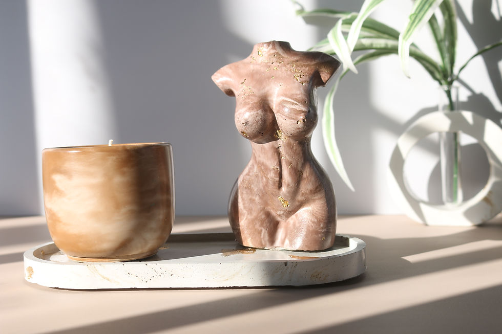 Thumbnail: Hour Glass Statuette