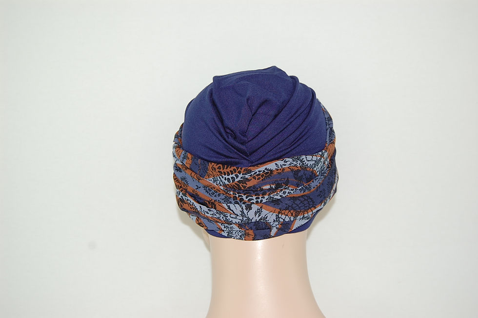 Miniatura: turbante azul  marino de base, con lindo pañuelo estampado de gaza azul