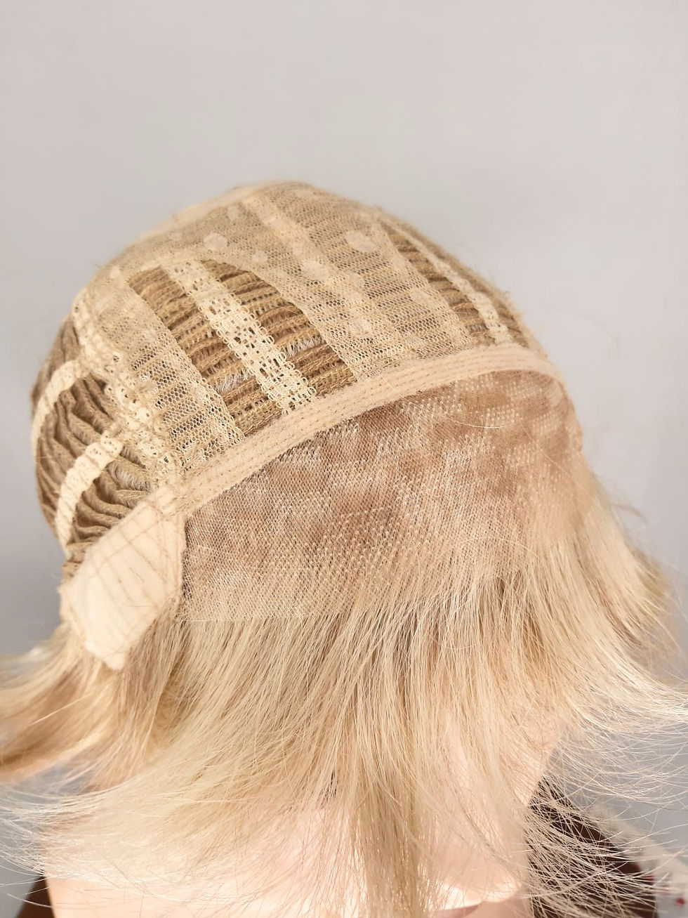 Miniatura: peluca rubia con lacefront con efecto de crecida del cabello
