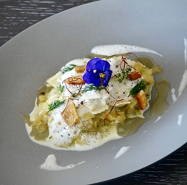 Les Ravioles Mère Maury , ravioles traditionelles de la Drôme également appelées raviole du Dauphiné. Découvrez notre gamme de ravioles artisanales fabriquées traditionnellement et profitez de nos recettes de ravioles de Romans. Mère Maury, fabrique de ravioles traditionnelles Drôme (26)