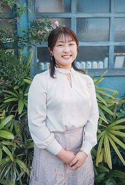 サイズ小)石塚真由さん.jpg