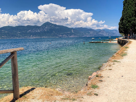 המסע אל הבלקן, חלק א'