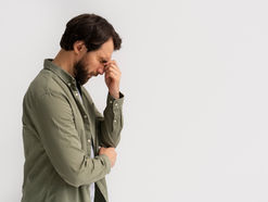 Microtraumas acumulados: cómo pequeñas heridas impactan tu presente emocional