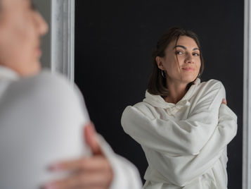 Relaciones emocionales espejo: lo que proyectas y no ves en el otro