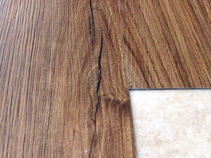Miniatura: Piso de vinilo texturado Earthwerks simil madera.