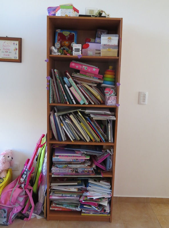 Biblioteca de madera color roble