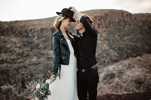 wedding photograper in tenerife, tenerife wedding in a finca in the mountains. licandro weddings photography