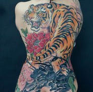 Tiger japanese irezumi backpiece backpiece toronto tattoo quebec tattoo montreal tattoo traditional tattoo flower tattoo roses colour trad japanesetattoo japanesetraditionaltattoo tigertattoo colourtattoo 