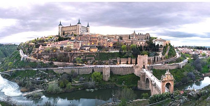 Treading Toledo's 2000-year history: Mosques, Monasteries & Synagogues | When in Spain podcast Ep.64