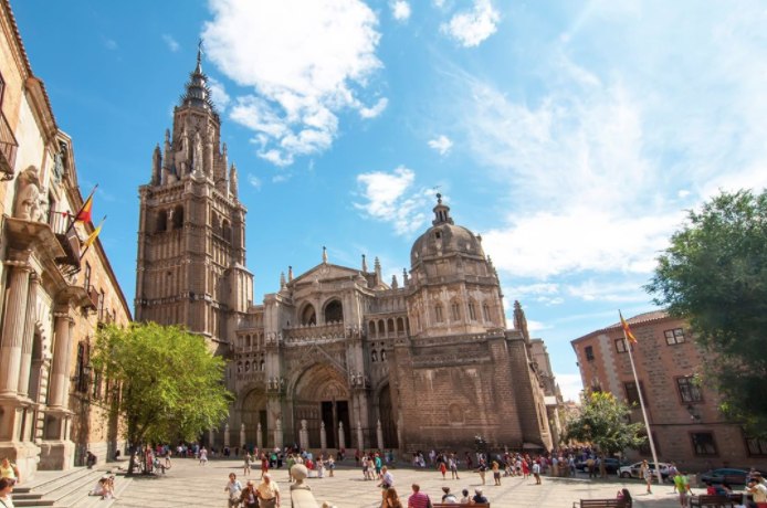 Santa Iglesia Catedral Primada de Toledo on a sunny day