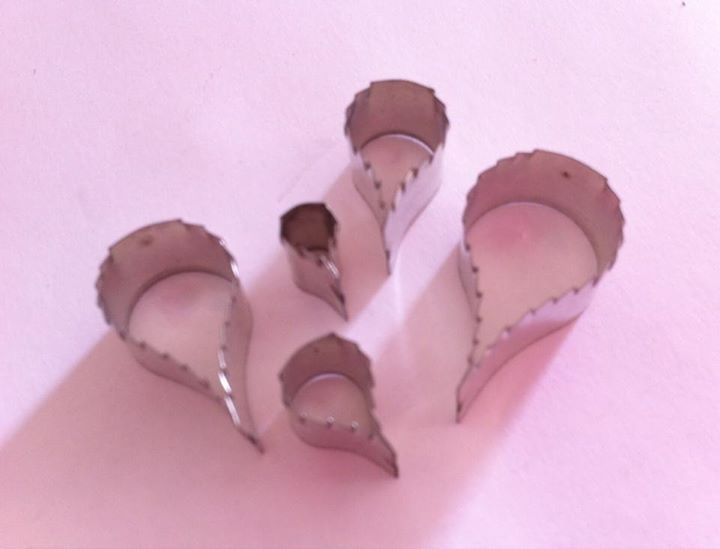 Facebook - Cortadores R
( juego con 5 hojas en forma de gota rugosa super mini,