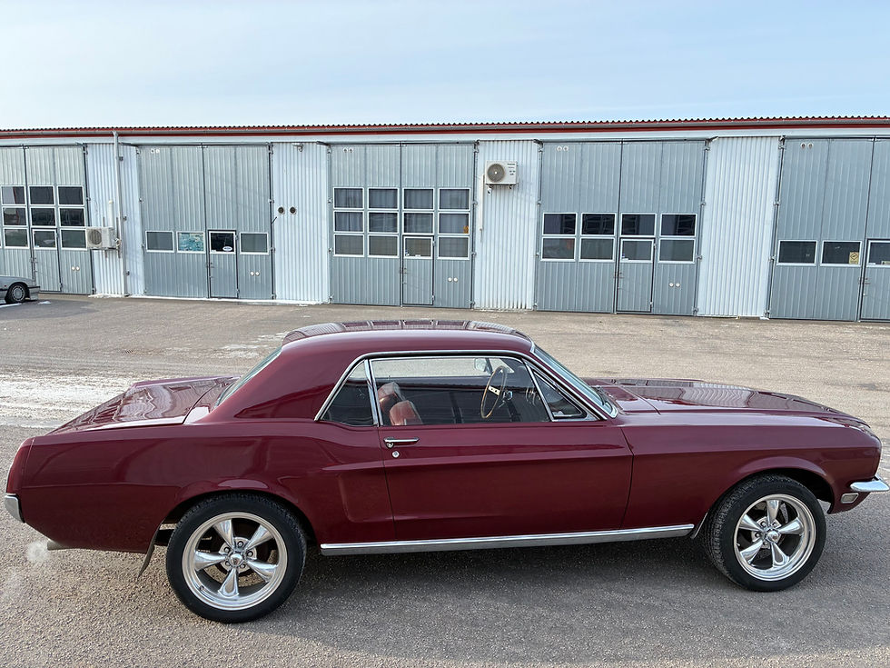 vinröd mustang 66 ht