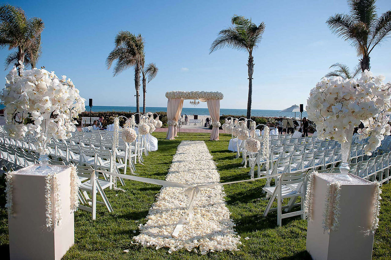 Centerpiece-Ideas-For-Garden-Weddings.jpg