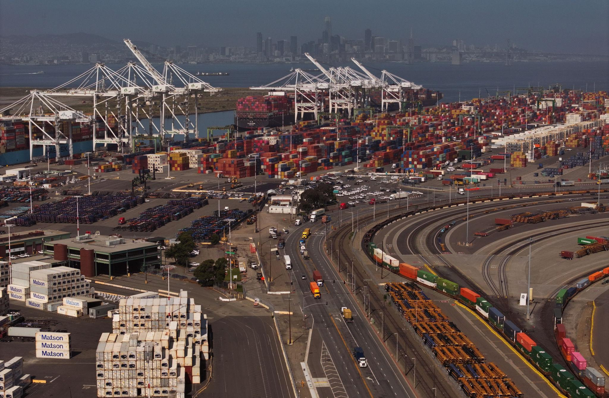 Global shipping freight cost trends