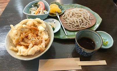 たんぽぽのランチは蕎麦とかき揚げ丼