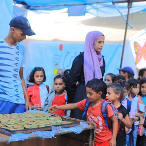 Ein kleiner Imbiss an unserem Schulprojekt für 350 Kinder
