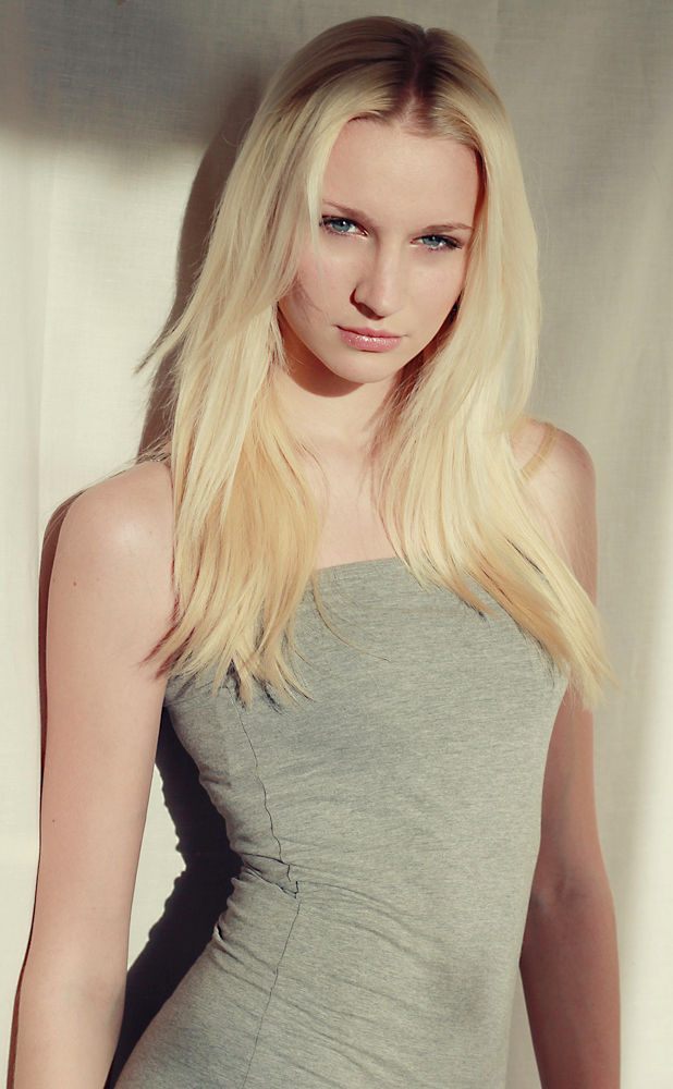 Blonde With Root Shadow Effect