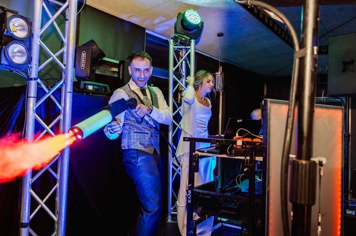 momentos de fiesta en boda en Chef Nino Calahorra ambiente nocturno