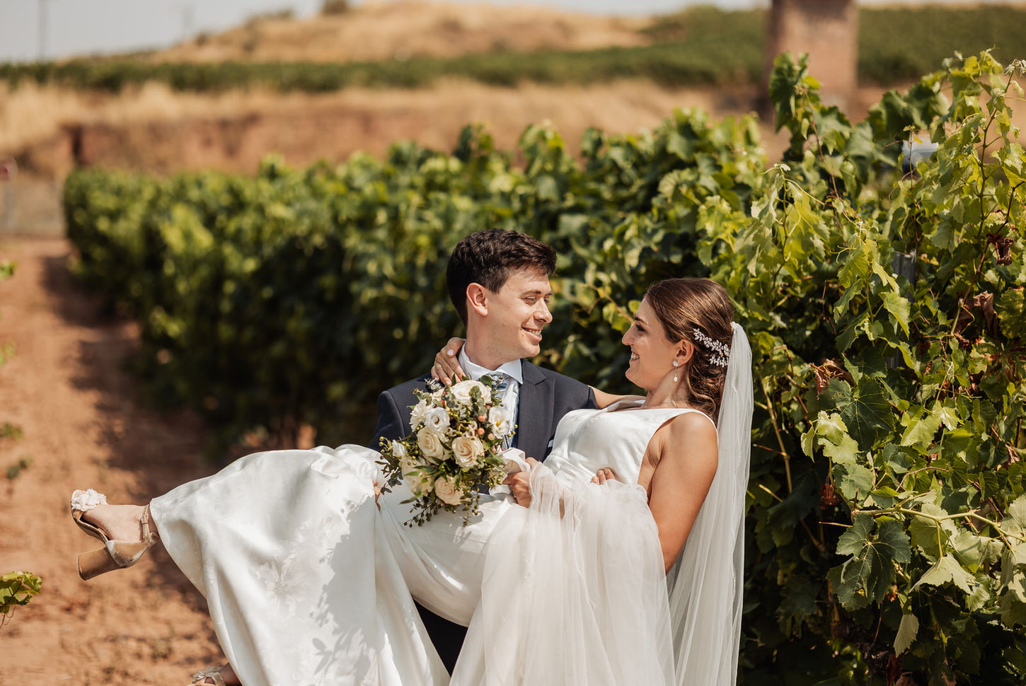Sesión de pareja entre viñedos en La Rioja