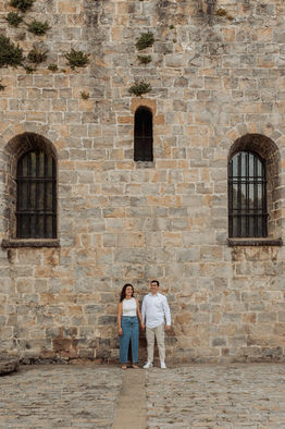 Fotografía natural de Isabel y Pablo en la Ciudadela de Pamplona