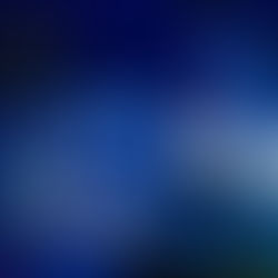 Atividade com tintas neon no escuro faz sucesso nas férias em SP