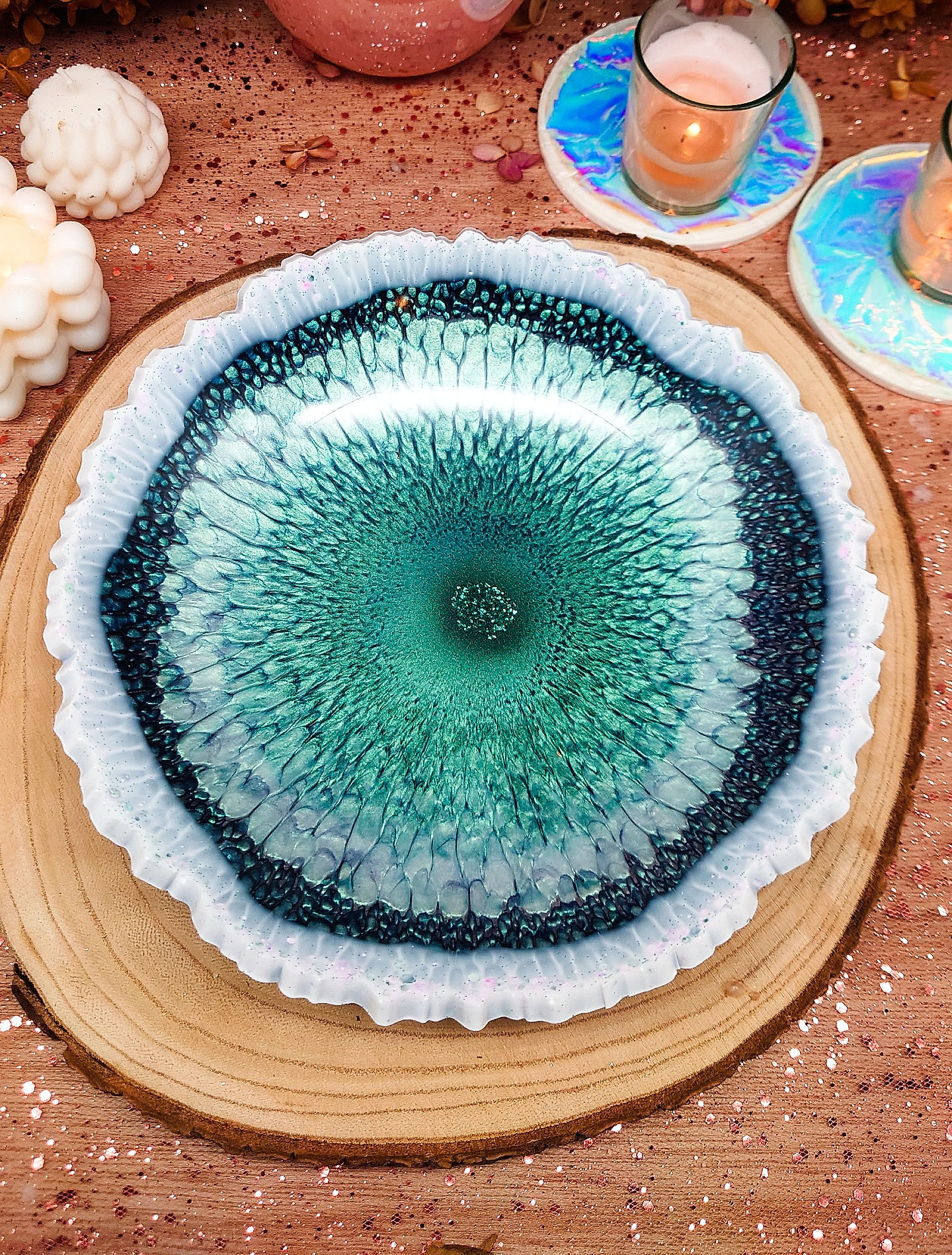 Emerald Whisper – Resin Schale (L)