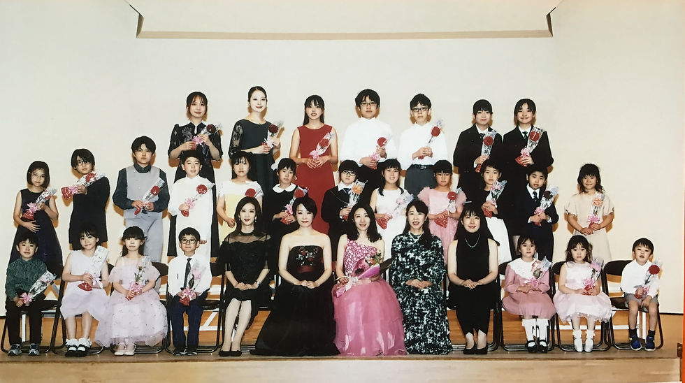 第30回発表会 第ニ部 笑顔で集合写真♪