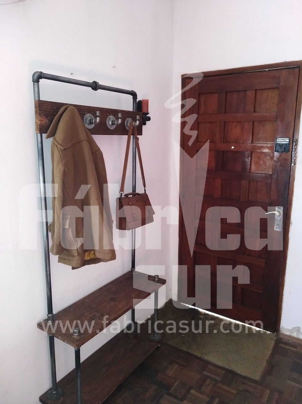 Miniatura: Perchero recibidor en caño y madera