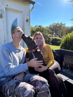 photo_6008076605181774327_y