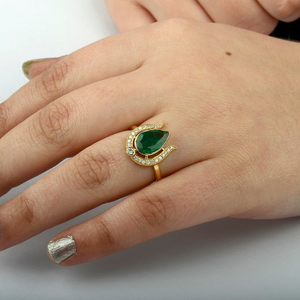 Thumbnail: 18K YELLOW GOLD RING  WITH  EMERALD AND DIAMOND
