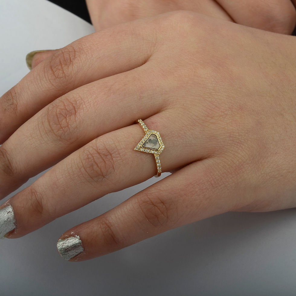 Thumbnail: UNIQUE 18K SALTPAPER DIAMOND RING