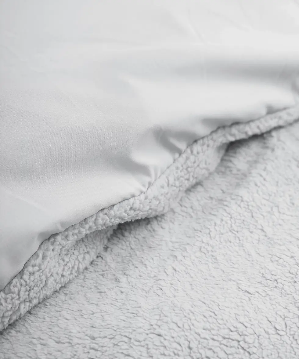 Miniatura: Drap gris doux et chaud, effet fourrure