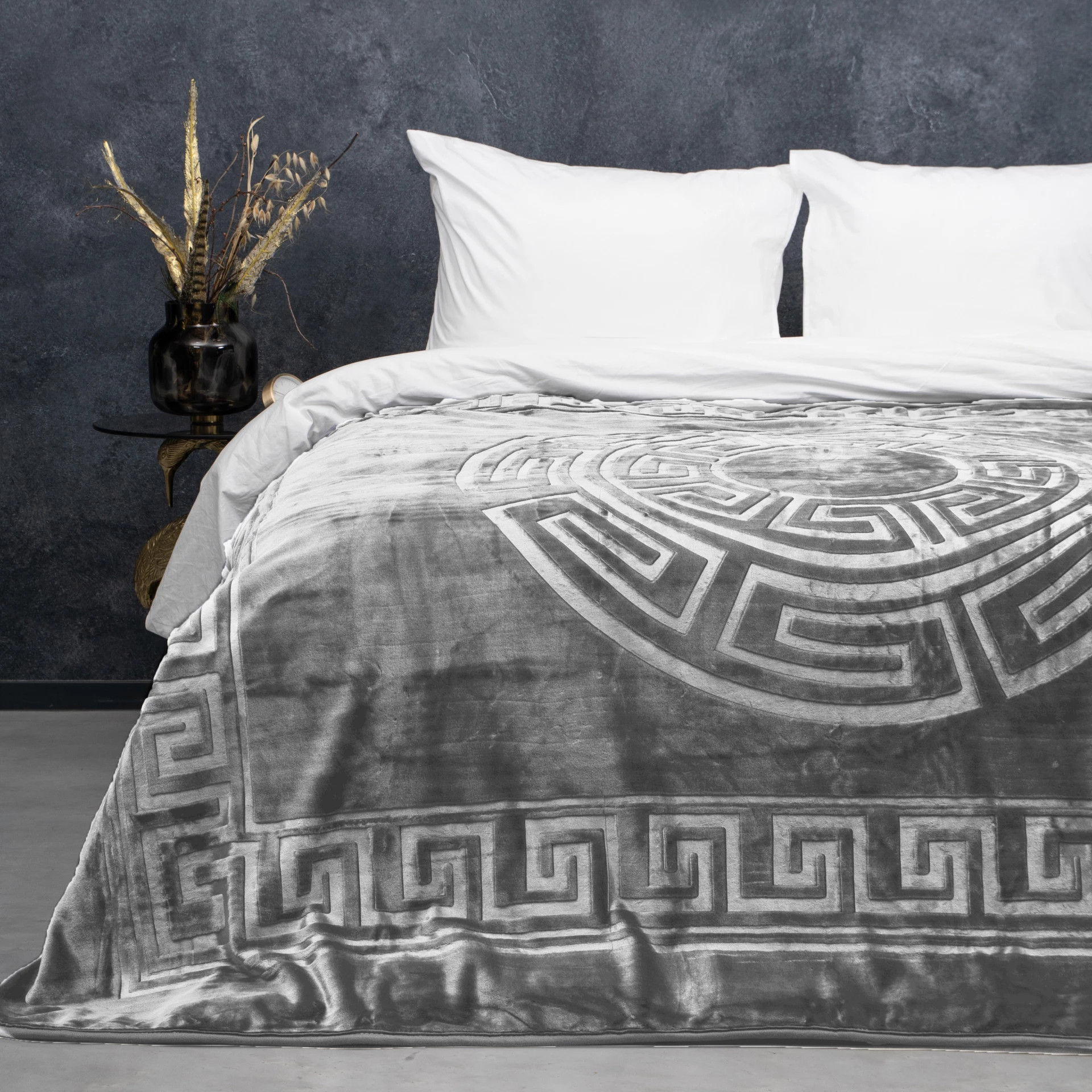 couvre-lit canapé plaid polaire velours motif grec gris jete de lit