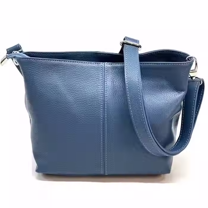Sac à main bandoulière porté épaule cuir véritable grainée souple bleu jeans