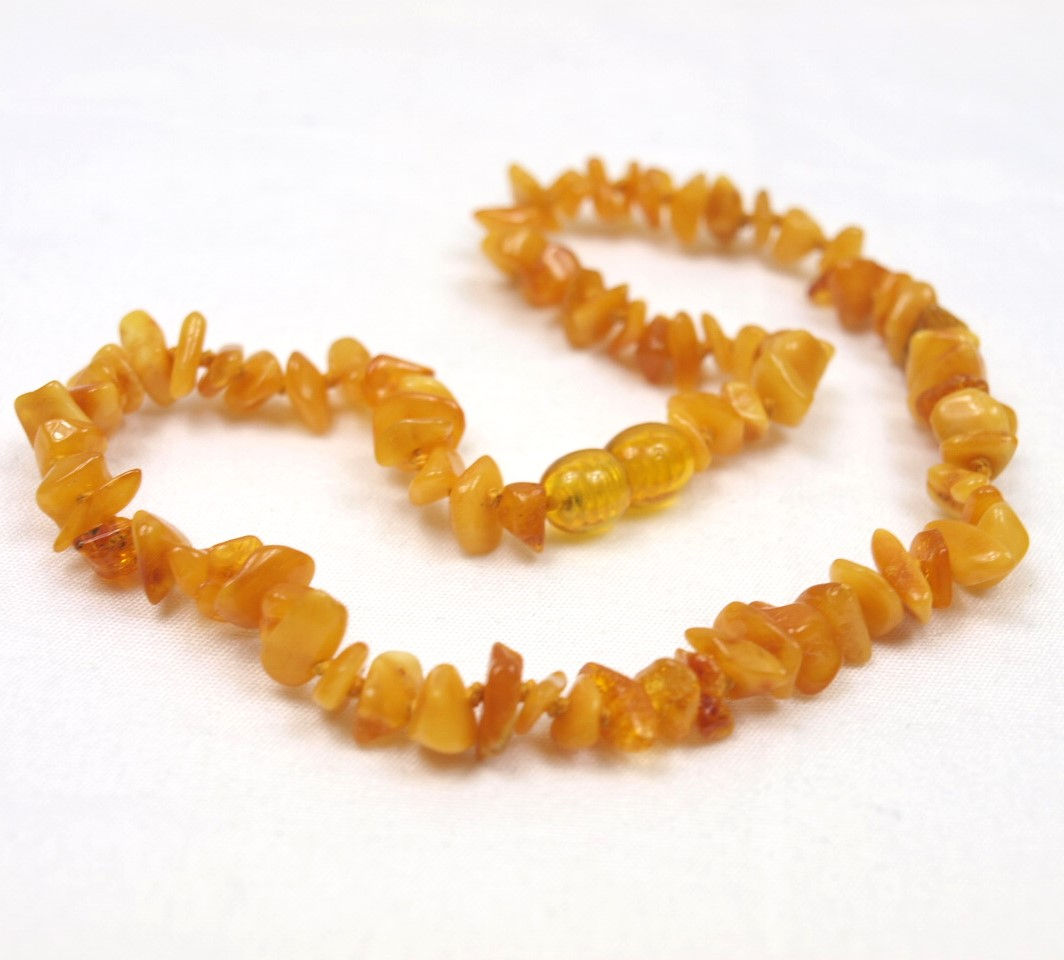 collier ambre baltique bebe enfant chips polis ivoire caramel creme porte-bonheur anti-douleur dentaires