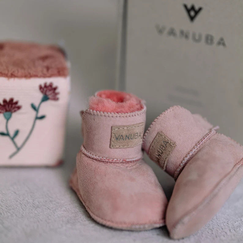 Miniatura: Chaussons rose bébé en peau de mouton Vanuba