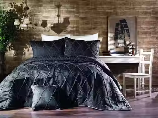 Très beau couvre-lit matelassé bleu au style classique.