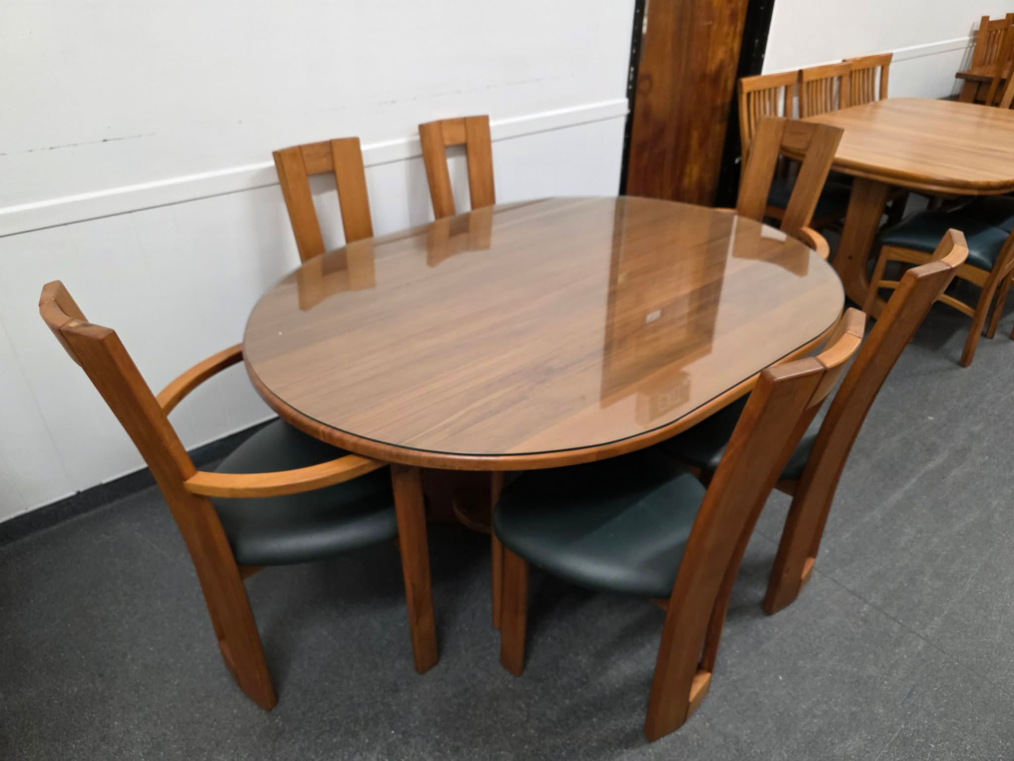 Aiku solid rimu 7 piece dining suite!