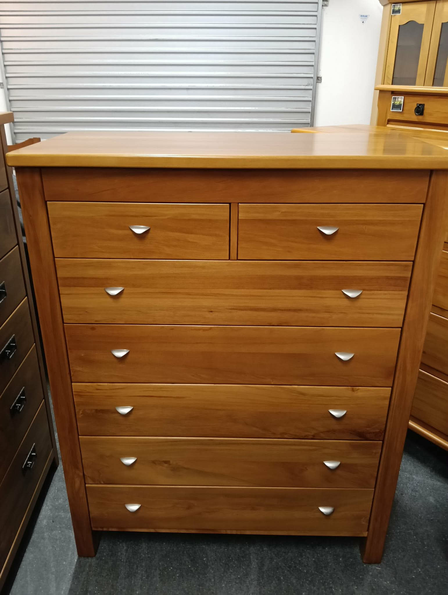 Marlex riversdale solid rimu scotch chest with lift up lid