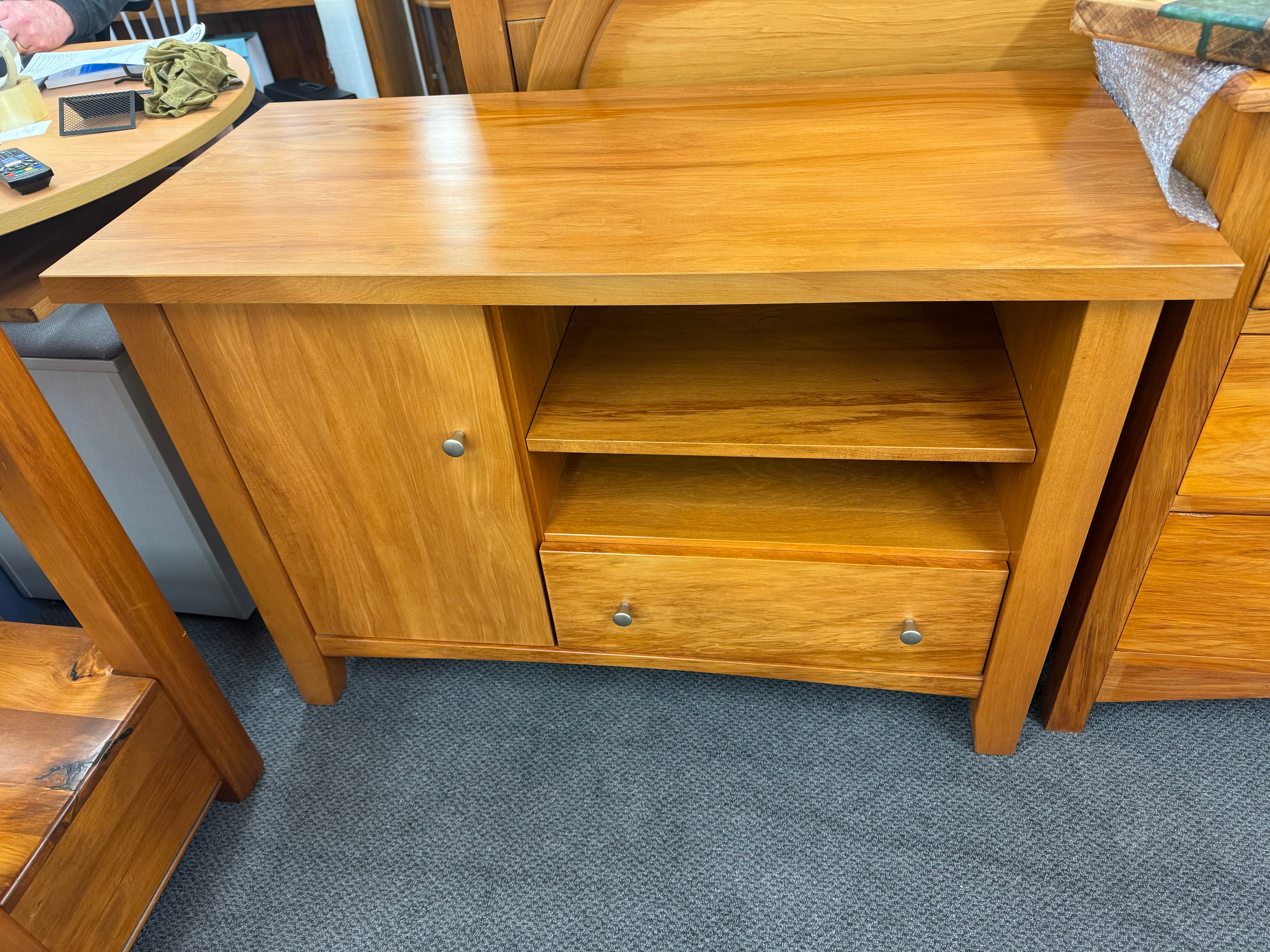 Danske mobler solid rimu entertainment unit!