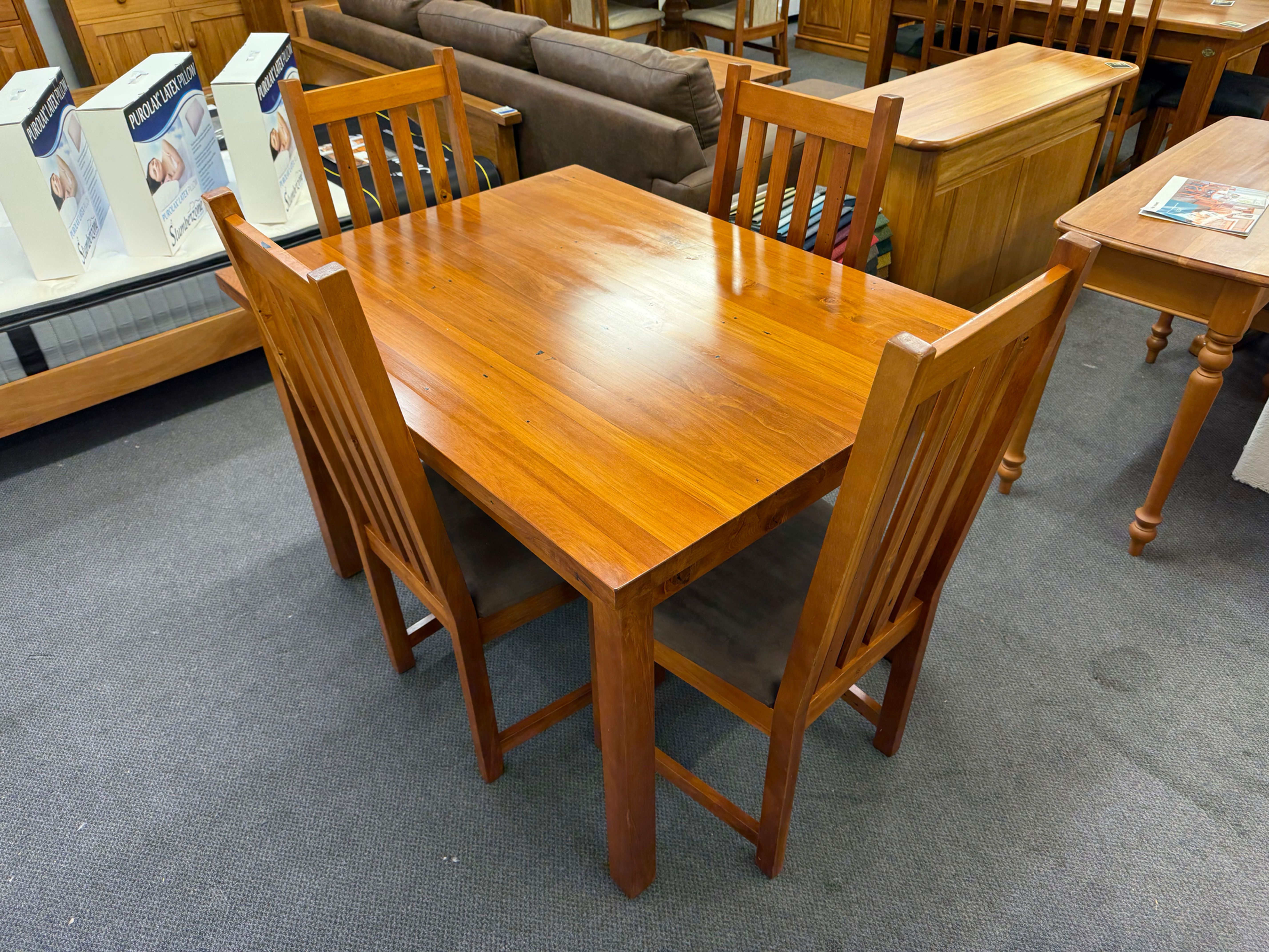 Woodpecker solid recycled rimu 5pcs dining suite!