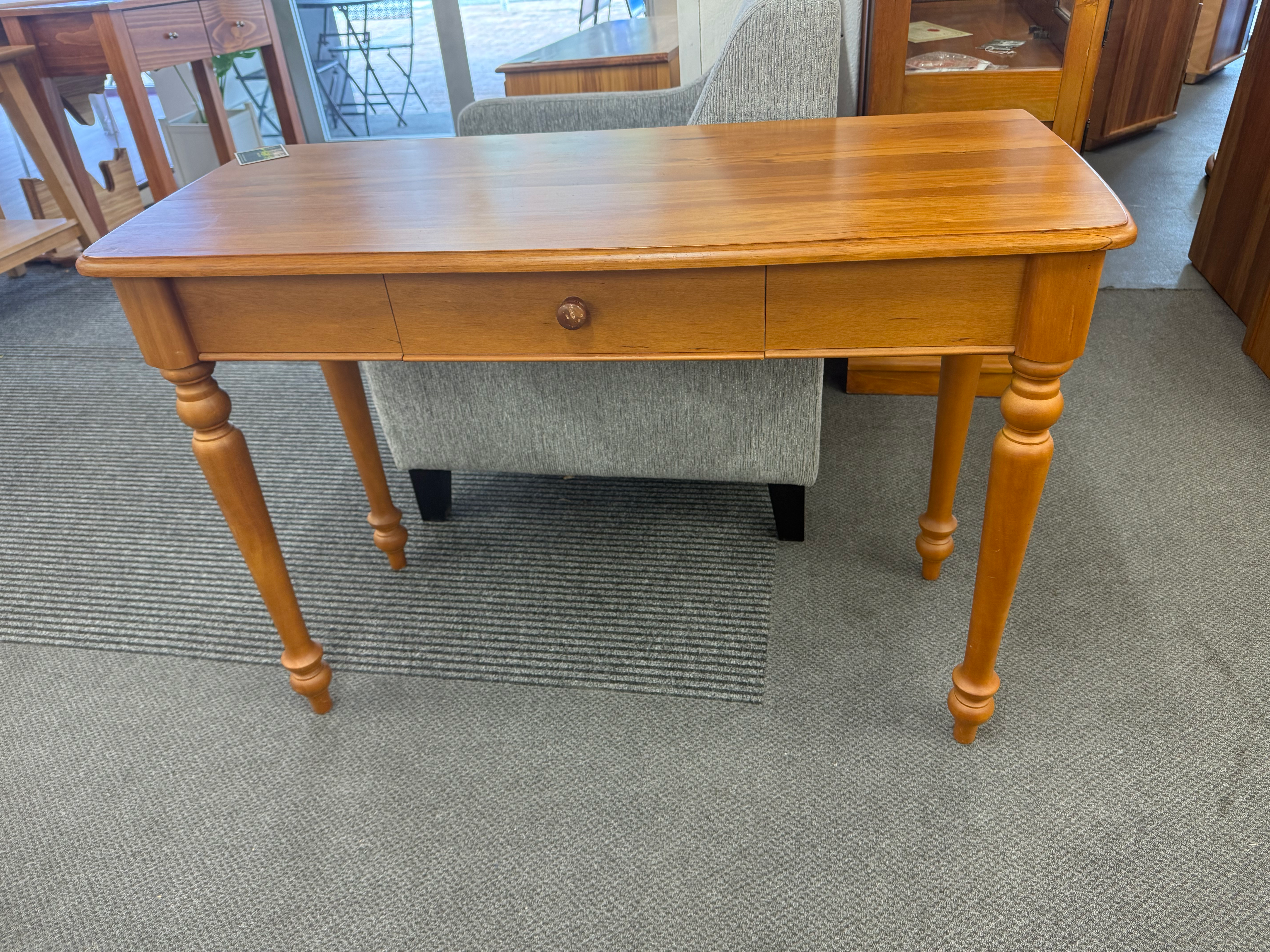 Paulack solid rimu hall table!