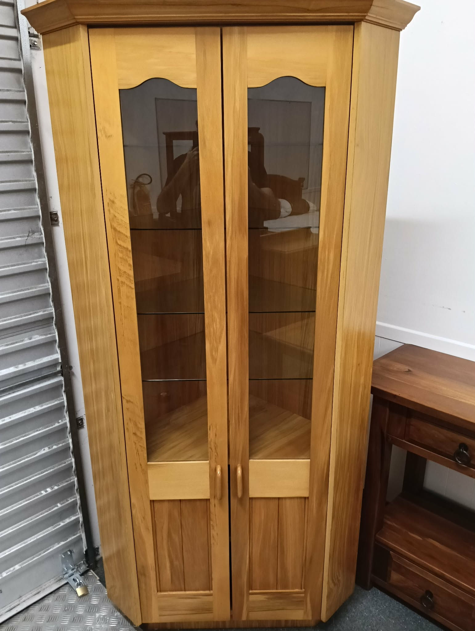 Baldwin Furniture Rimu / Rimu Veneer corner display cabinet 