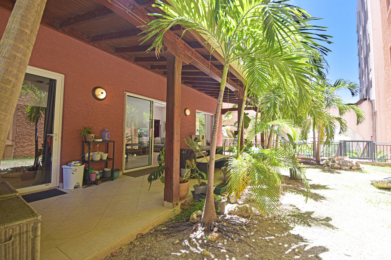 Porto Cupecoy SXM B10 – 3A